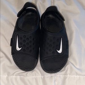 Boy’s Nike Black Sunray Sandals Size 11